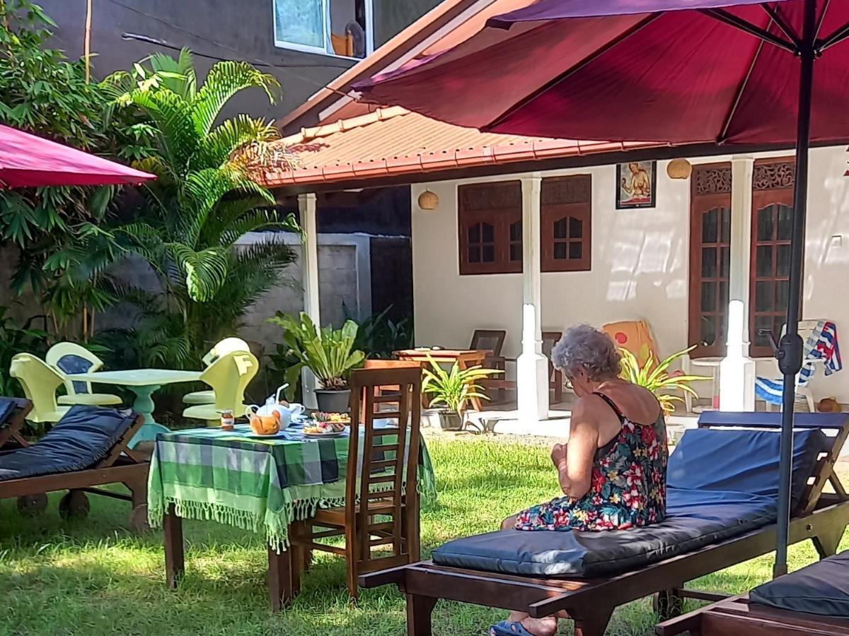 Mango Villa Хиккадува Экстерьер фото