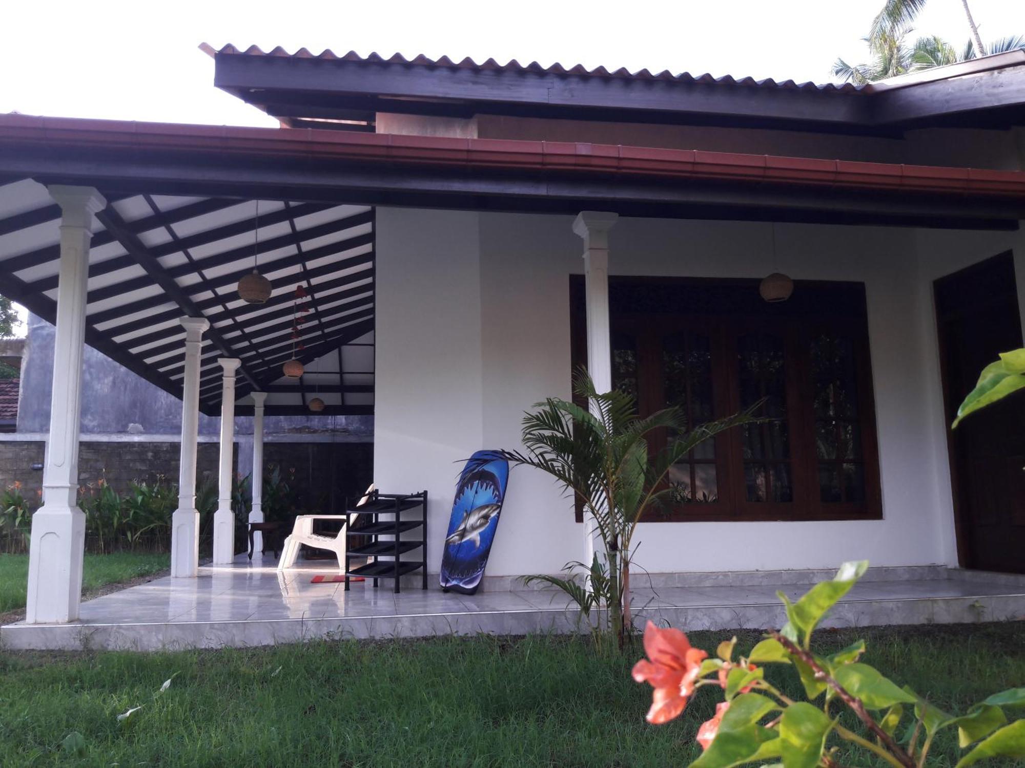 Mango Villa Хиккадува Экстерьер фото