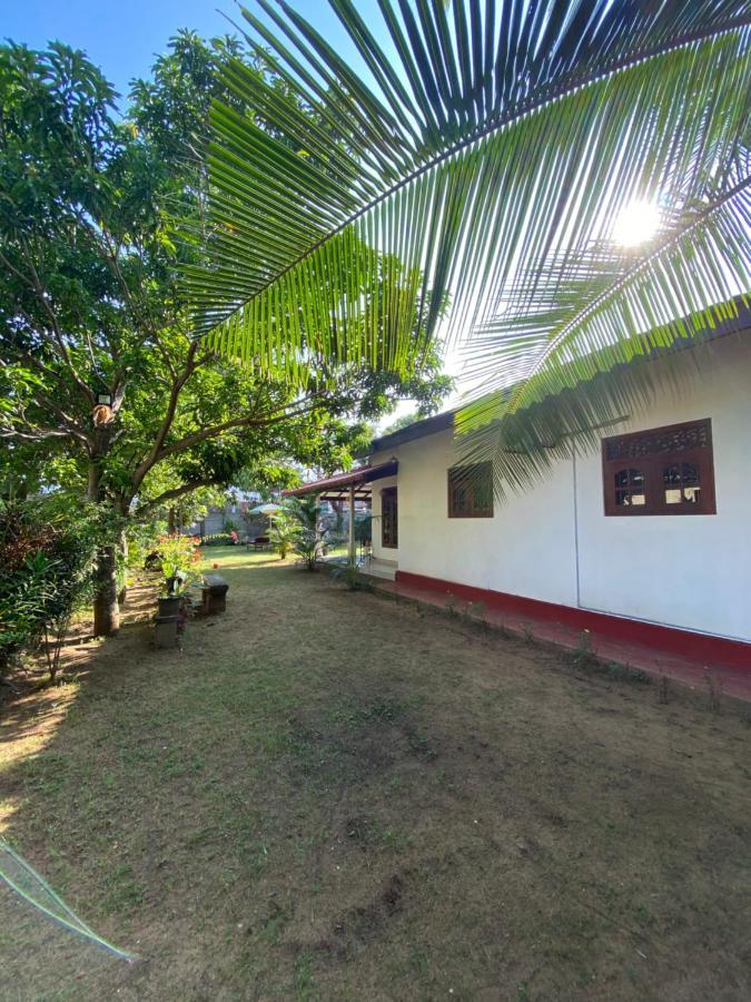 Mango Villa Хиккадува Экстерьер фото